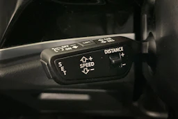 Harmaa Audi Q3 2023 kuva 20.
