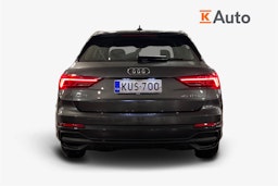 Harmaa Audi Q3 2023 kuva 3.