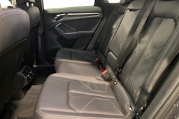 Harmaa Audi Q3 2023 kuva 8.