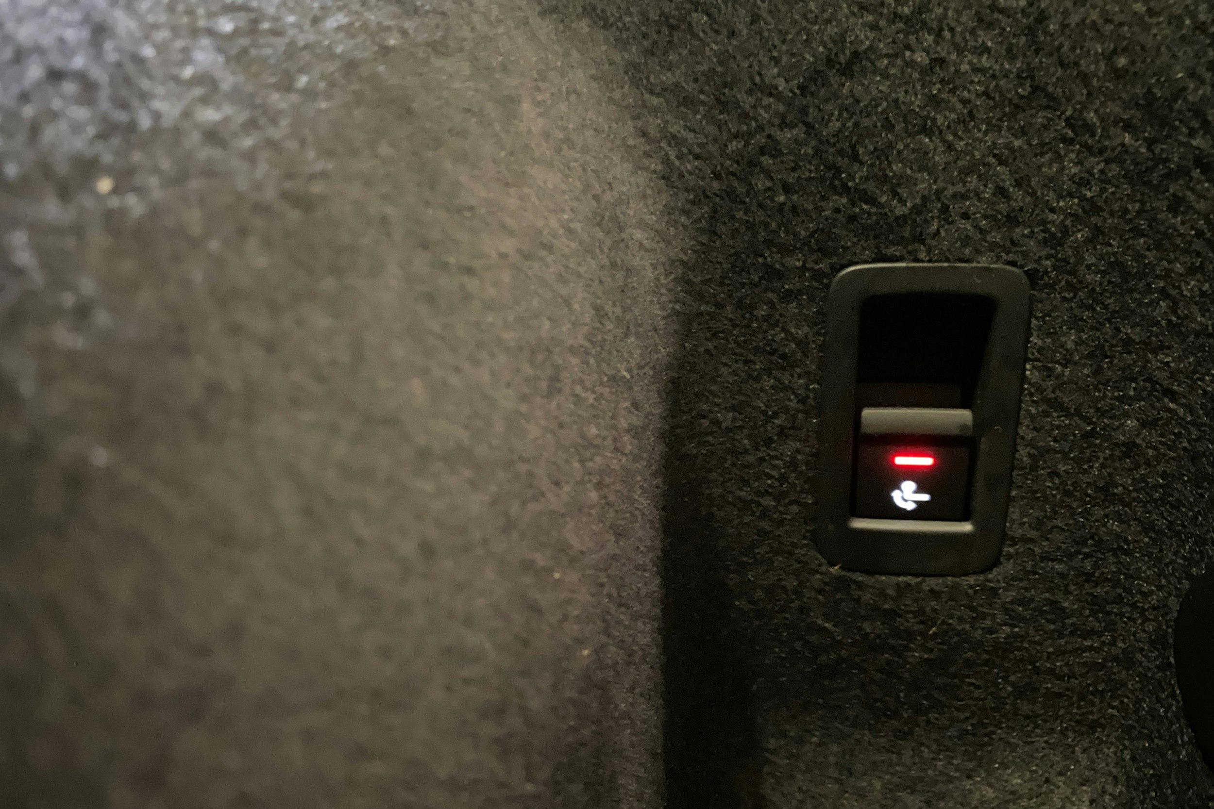 Harmaa Audi Q3 2023 kuva 14.