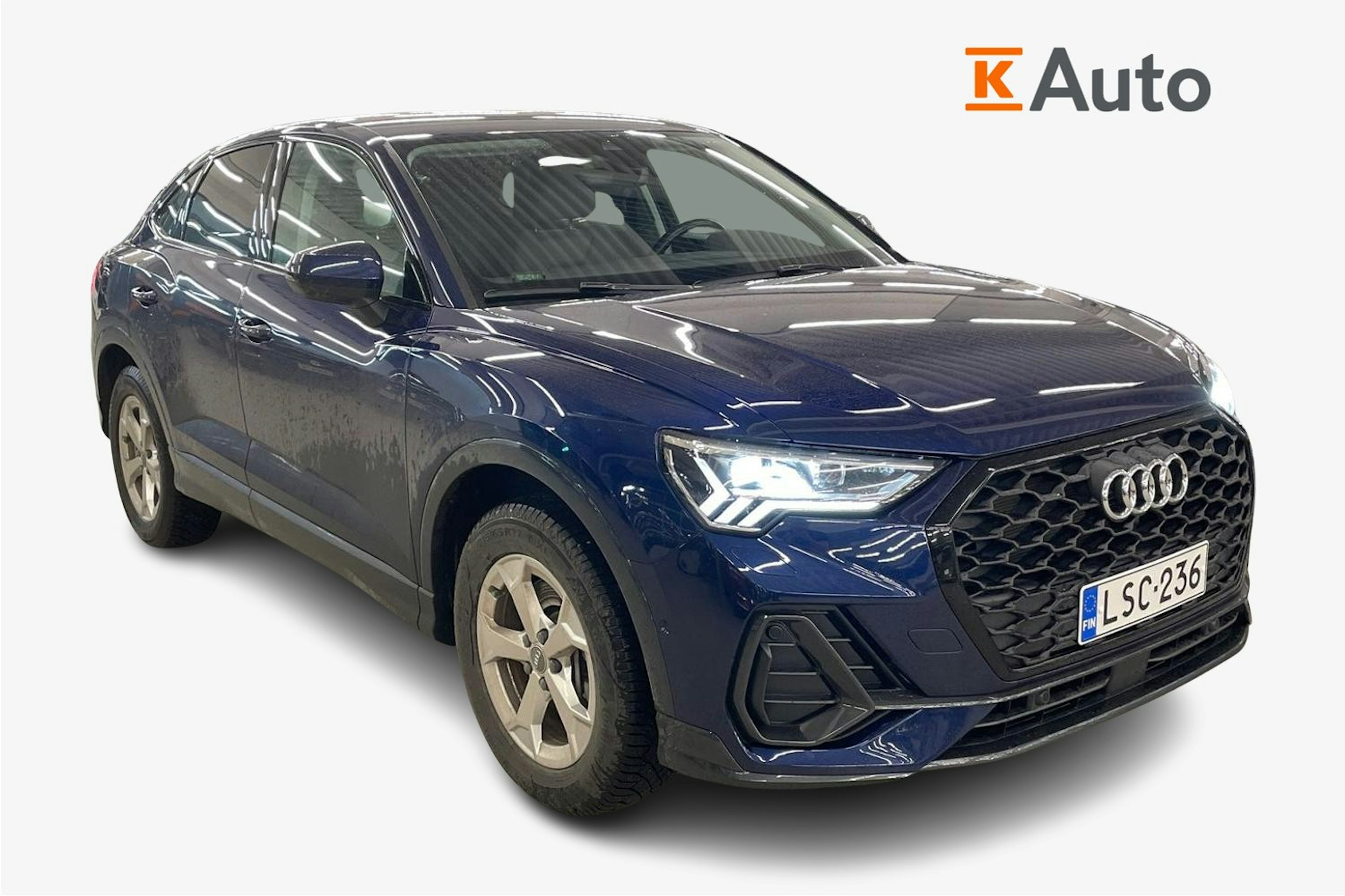 sininen Audi Q3 2023 kuva 1.