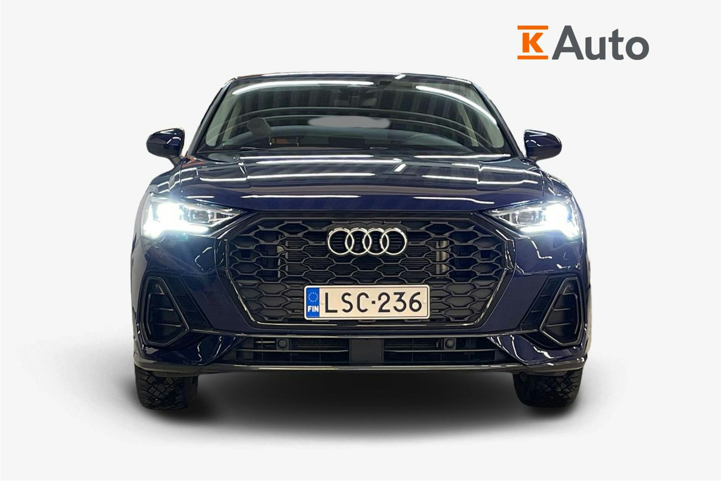 sininen Audi Q3 2023 kuva 5.