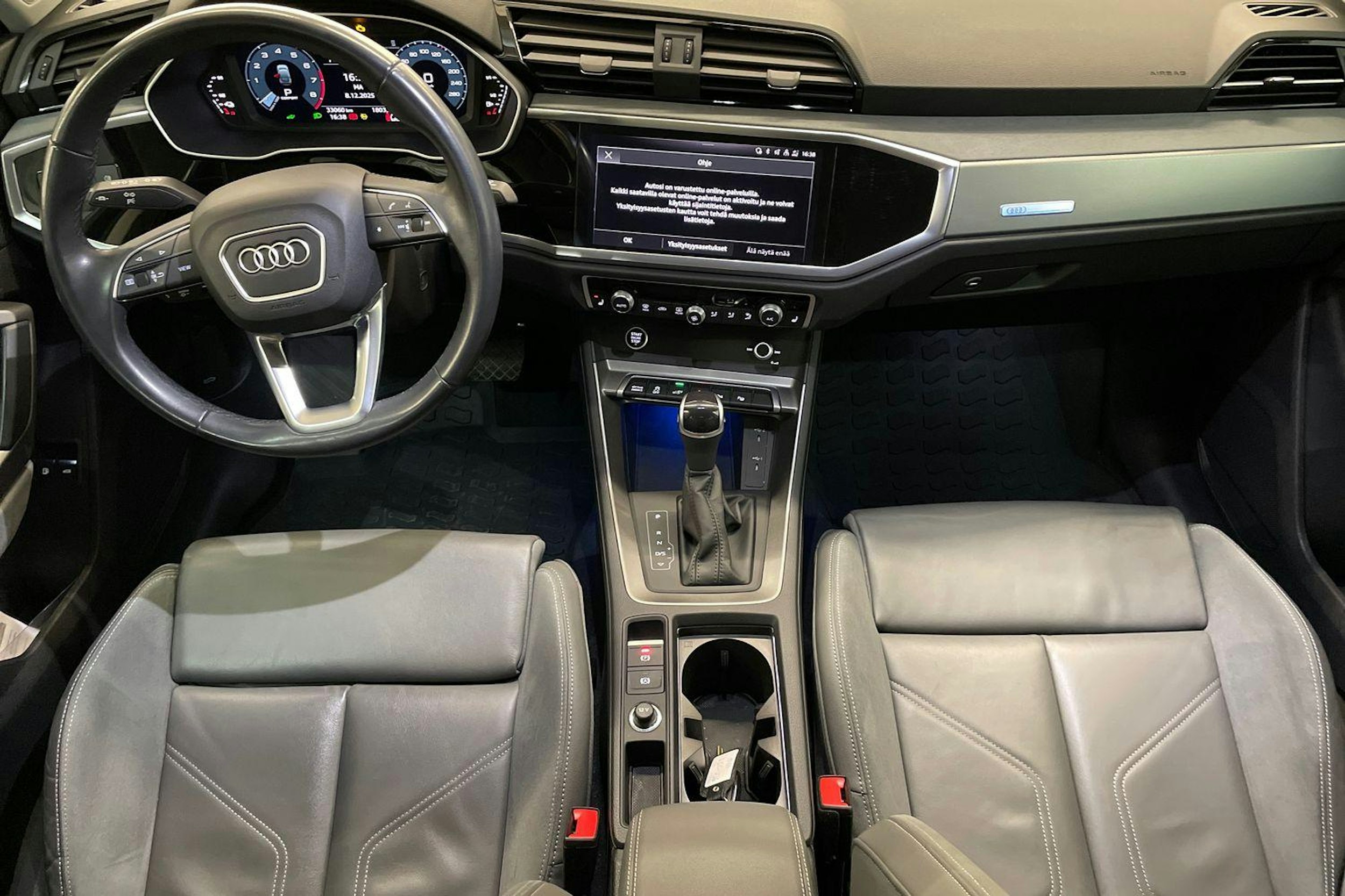 sininen Audi Q3 2023 kuva 9.