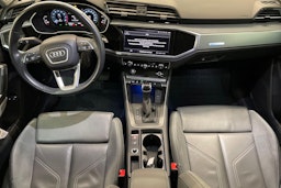 sininen Audi Q3 2023 kuva 9.