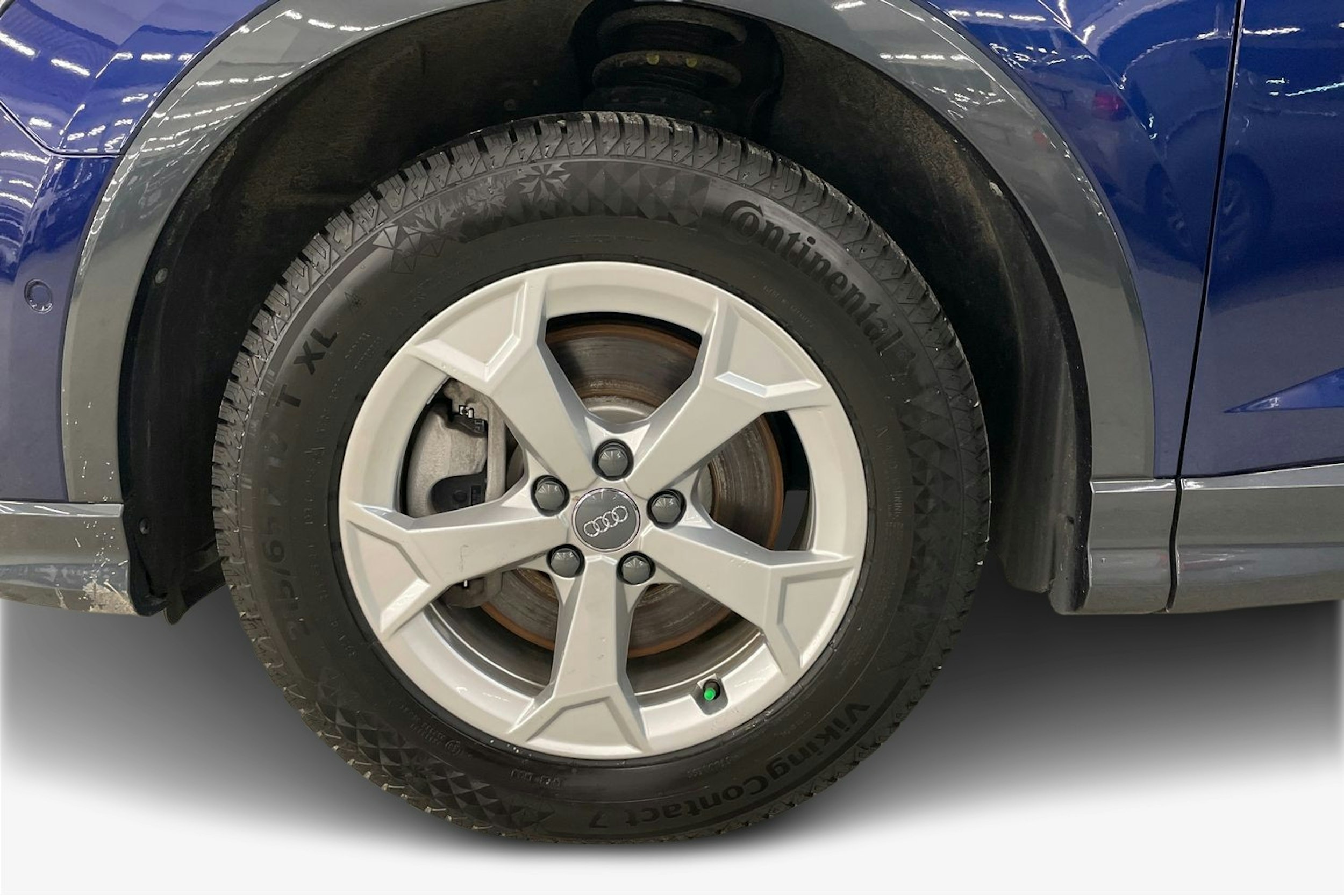 sininen Audi Q3 2023 kuva 11.