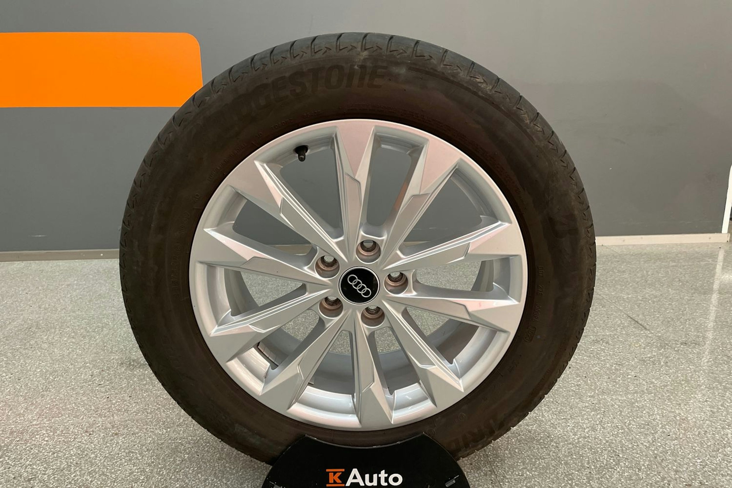 sininen Audi Q3 2023 kuva 13.