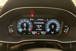 sininen Audi Q3 2023 kuva 16.