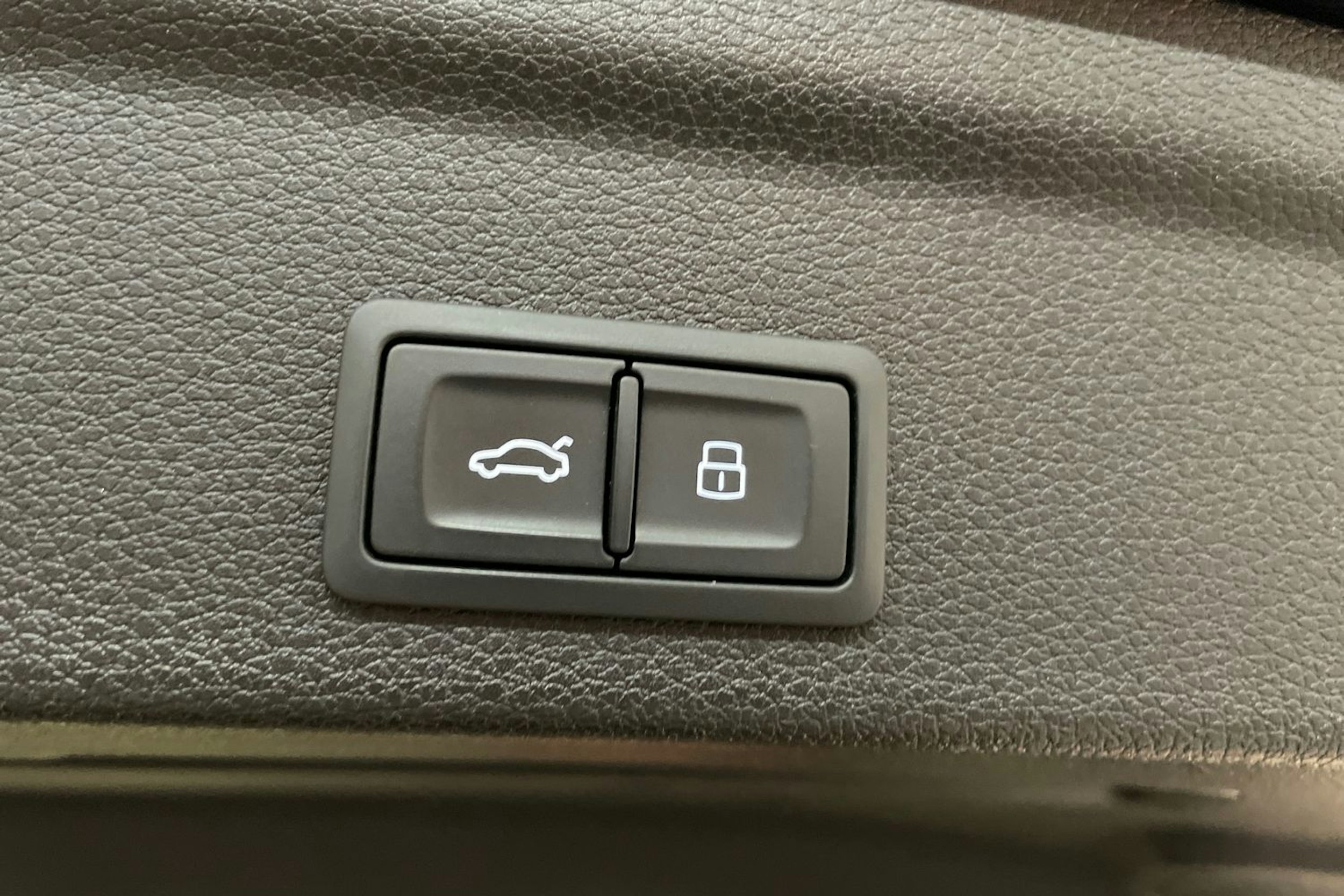 sininen Audi Q3 2023 kuva 26.