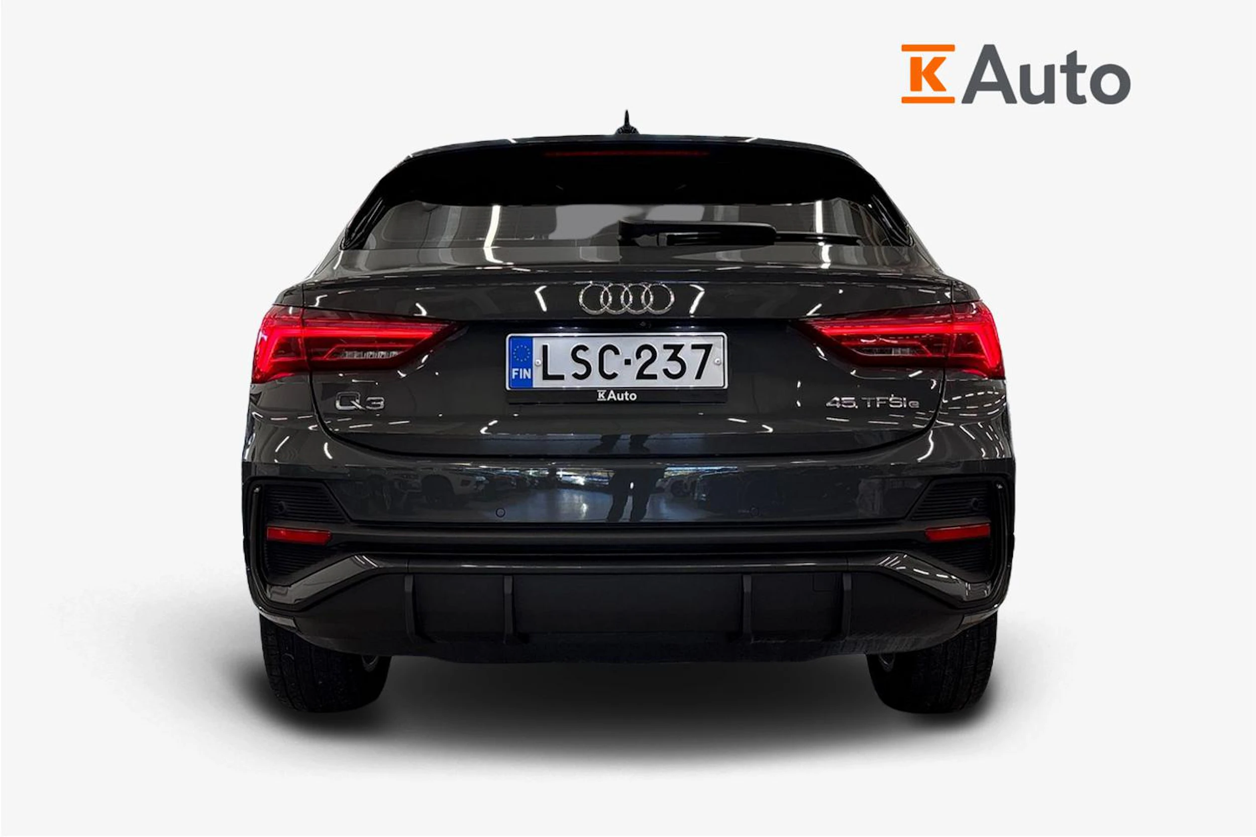 harmaa Audi Q3 2023 kuva 3.