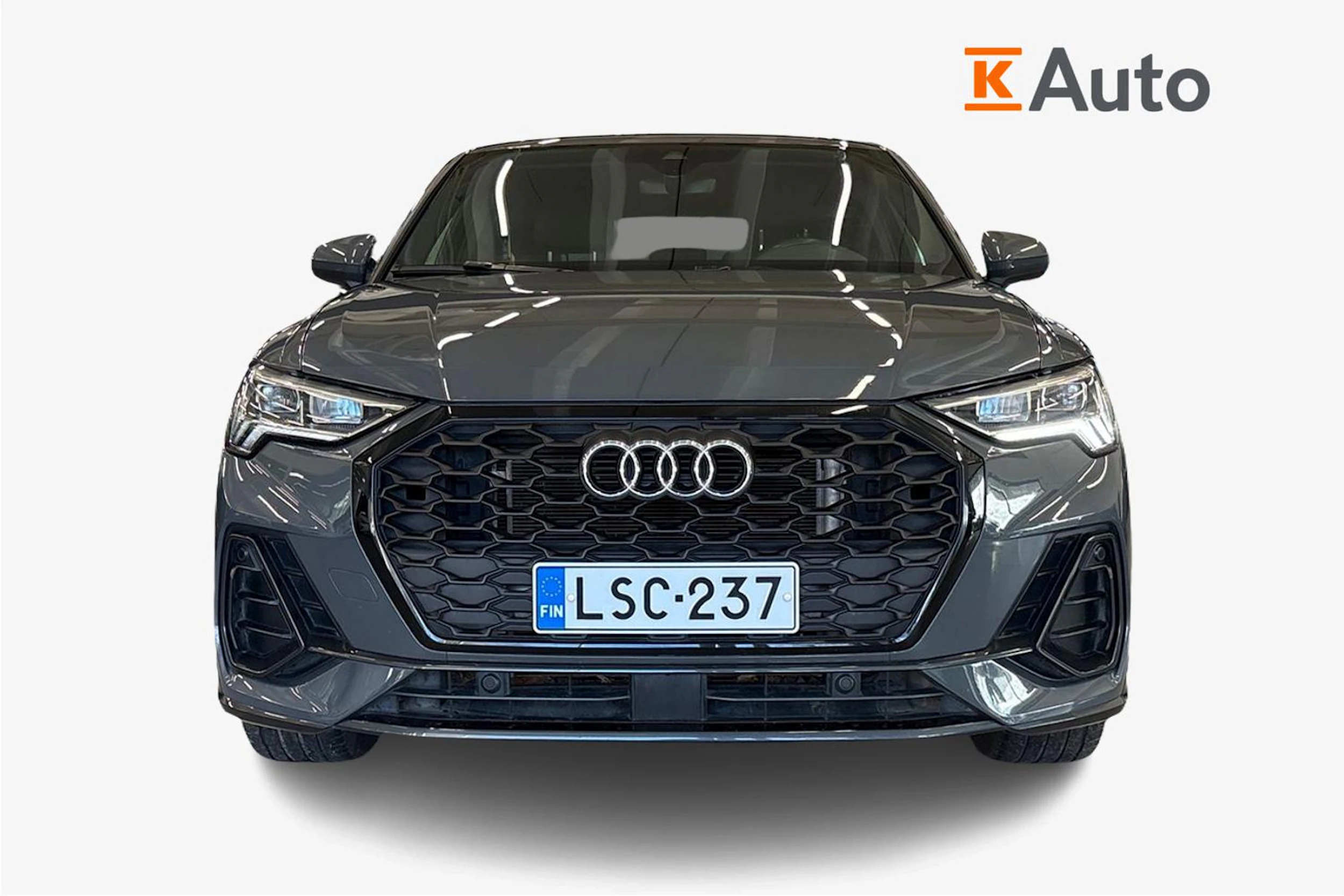 harmaa Audi Q3 2023 kuva 4.