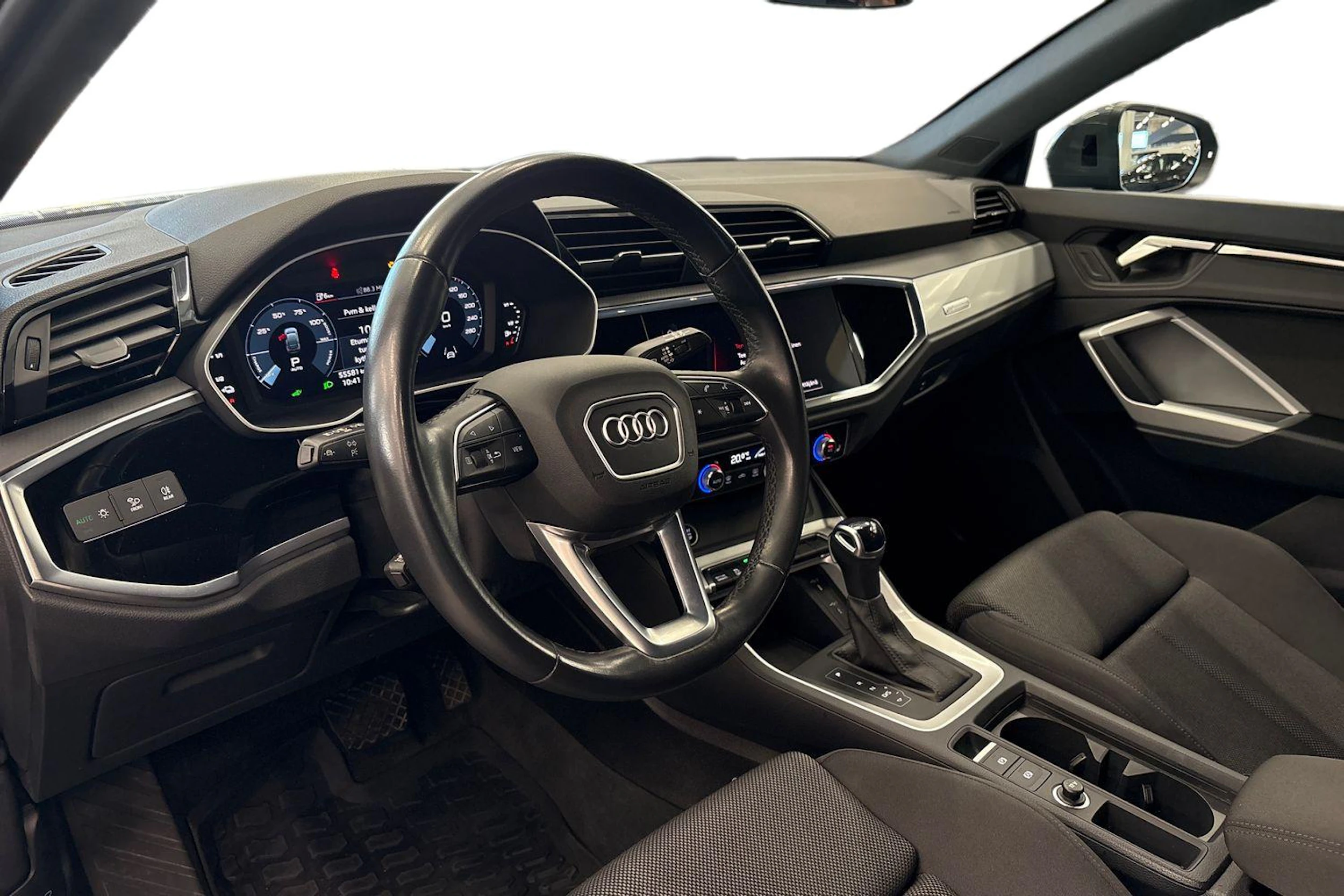 harmaa Audi Q3 2023 kuva 6.