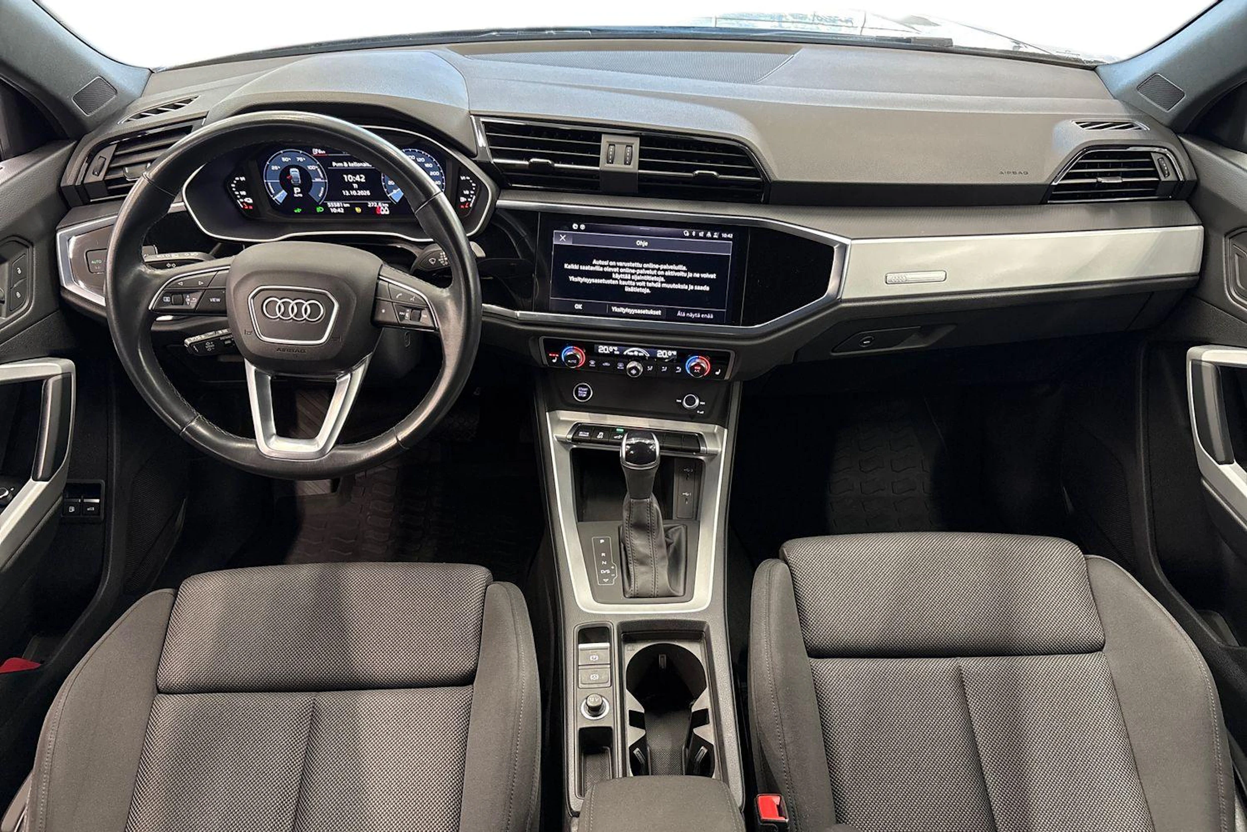 harmaa Audi Q3 2023 kuva 7.