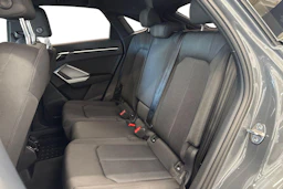 harmaa Audi Q3 2023 kuva 8.
