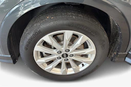 harmaa Audi Q3 2023 kuva 9.