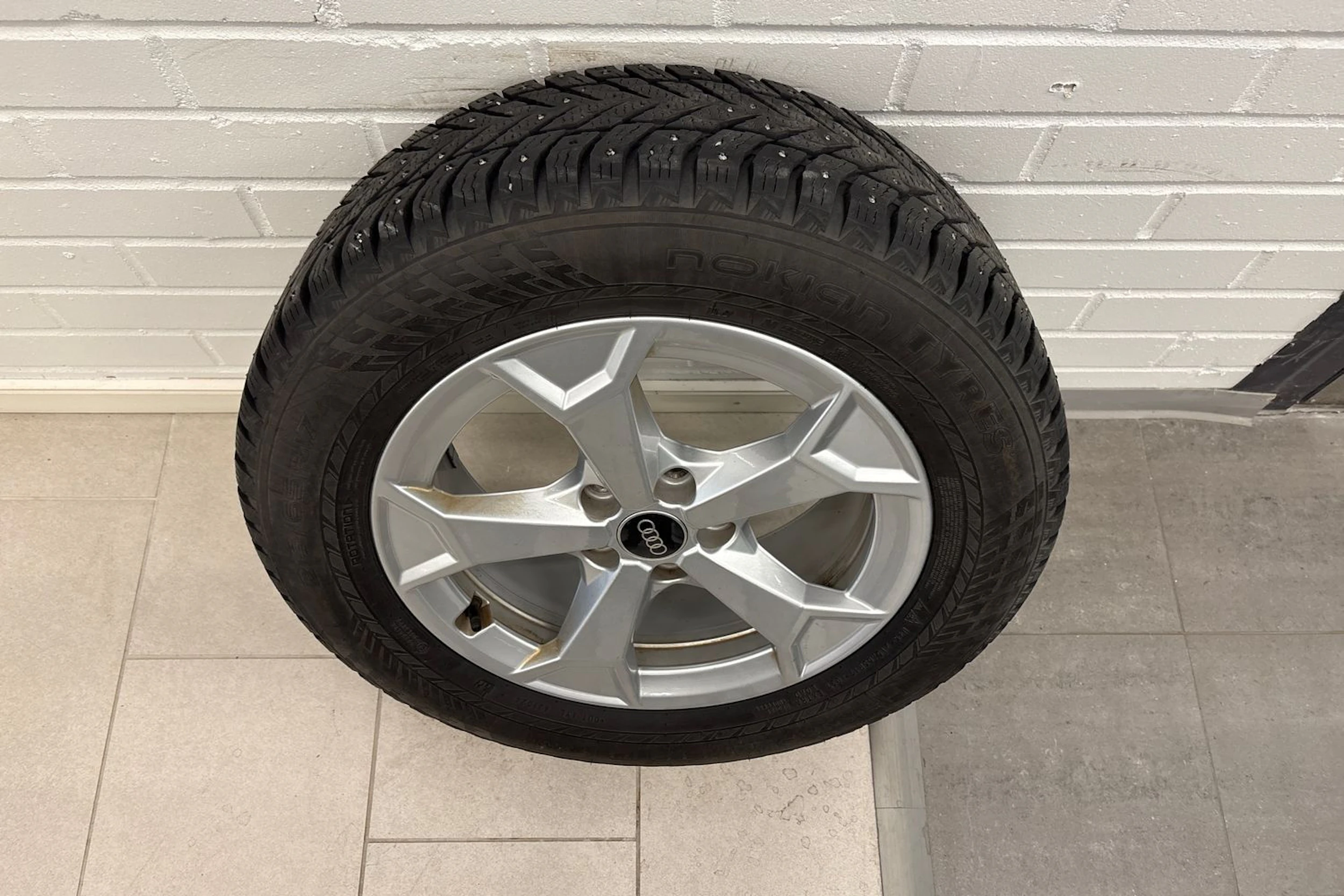 harmaa Audi Q3 2023 kuva 10.