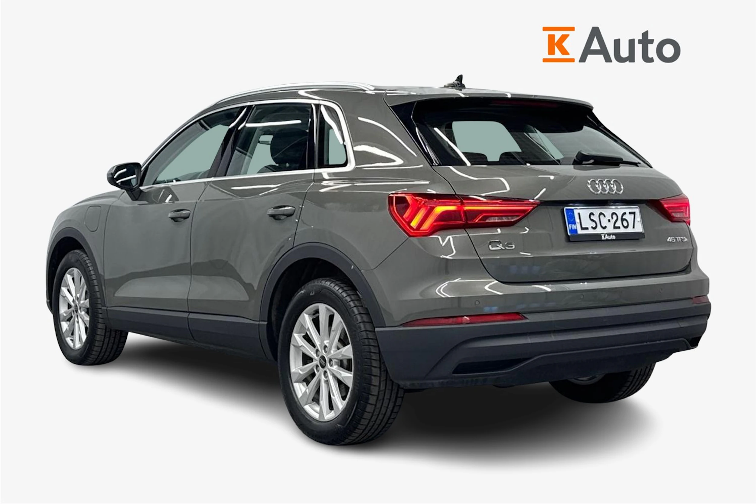 harmaa Audi Q3 2023 kuva 3.