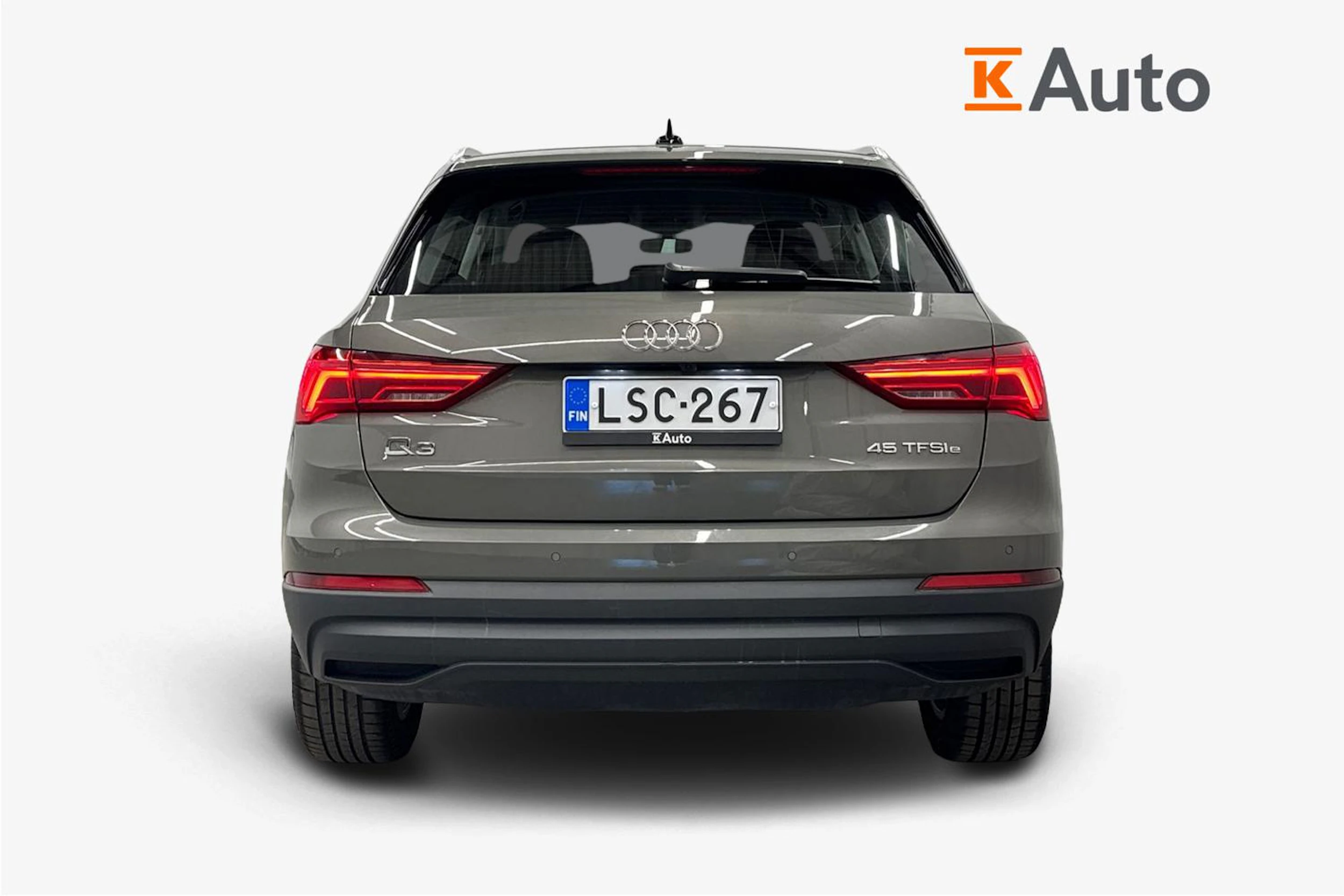 harmaa Audi Q3 2023 kuva 4.