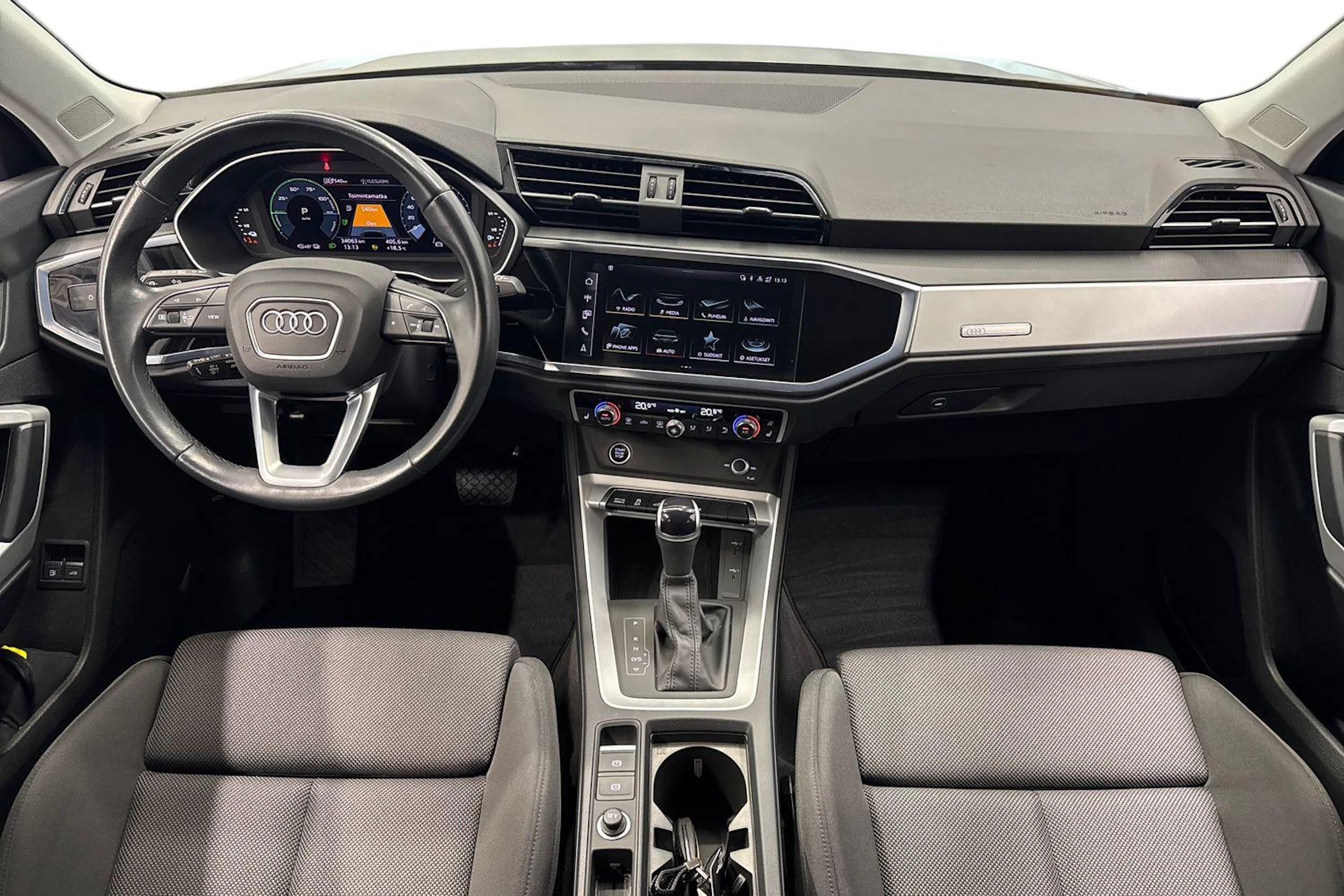 harmaa Audi Q3 2023 kuva 9.