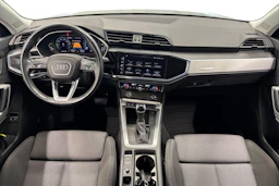 harmaa Audi Q3 2023 kuva 9.