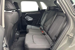 harmaa Audi Q3 2023 kuva 11.