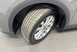 harmaa Audi Q3 2023 kuva 13.
