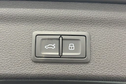 harmaa Audi Q3 2023 kuva 17.