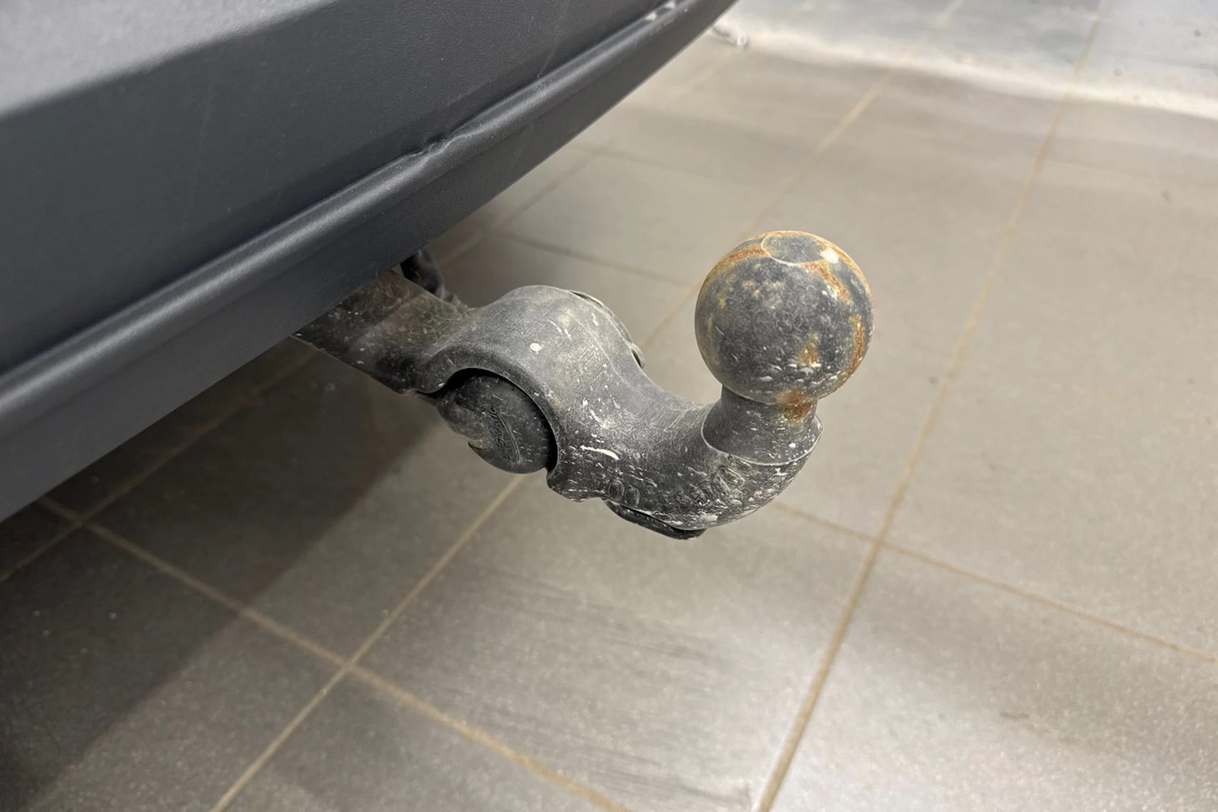 harmaa Audi Q3 2023 kuva 18.