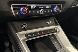 harmaa Audi Q3 2023 kuva 27.