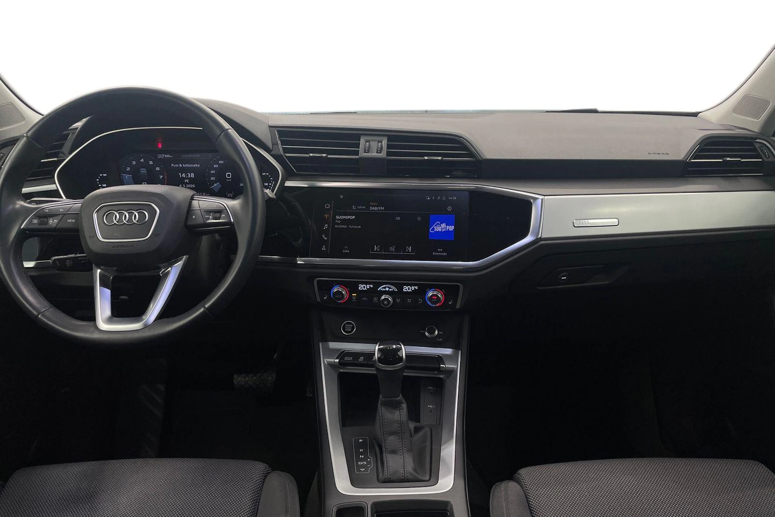 musta Audi Q3 2023 kuva 7.