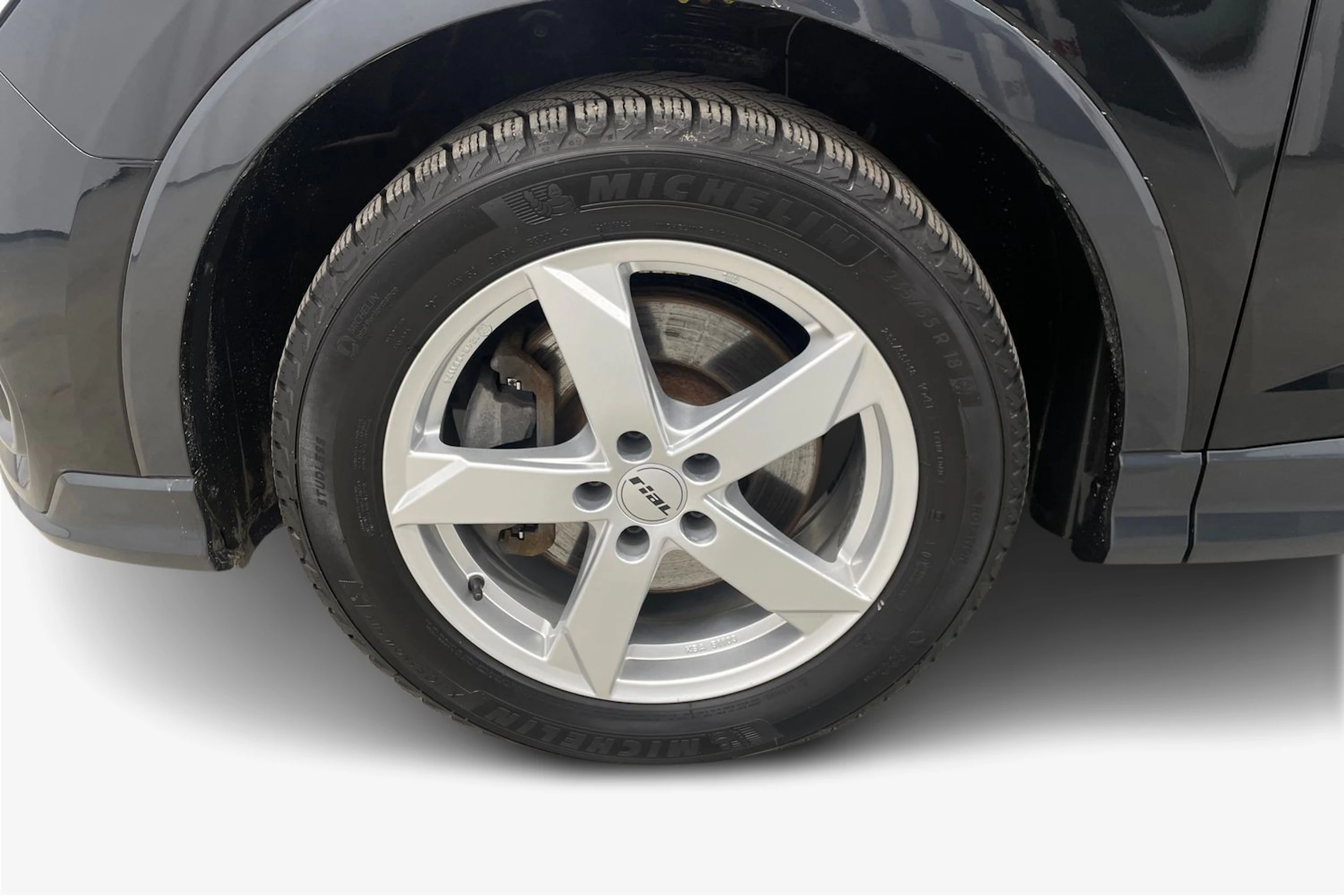 musta Audi Q3 2023 kuva 9.