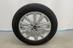 musta Audi Q3 2023 kuva 10.