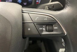 musta Audi Q3 2023 kuva 15.