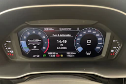 musta Audi Q3 2023 kuva 16.