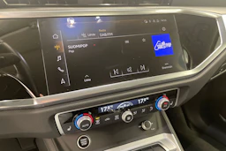 musta Audi Q3 2023 kuva 17.