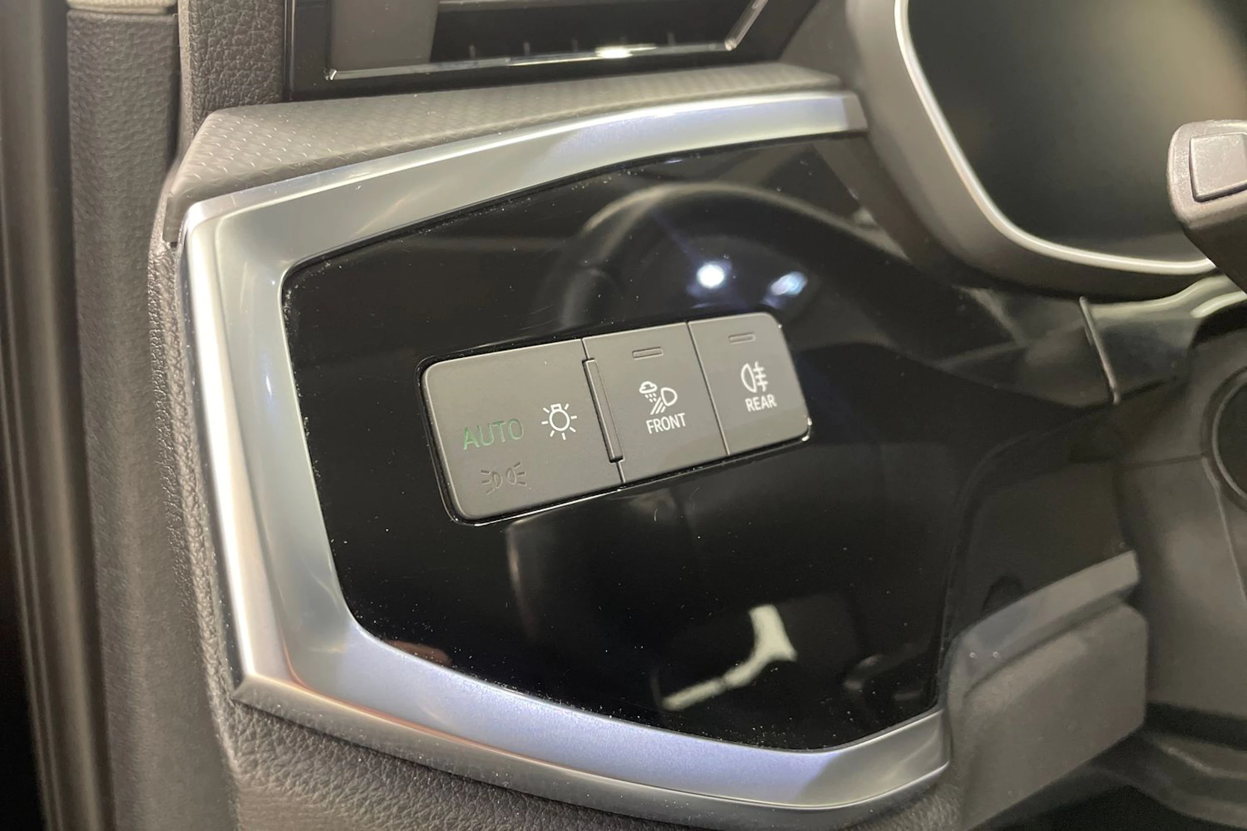 musta Audi Q3 2023 kuva 20.