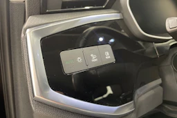 musta Audi Q3 2023 kuva 20.