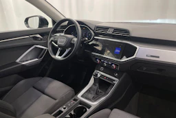 musta Audi Q3 2023 kuva 21.