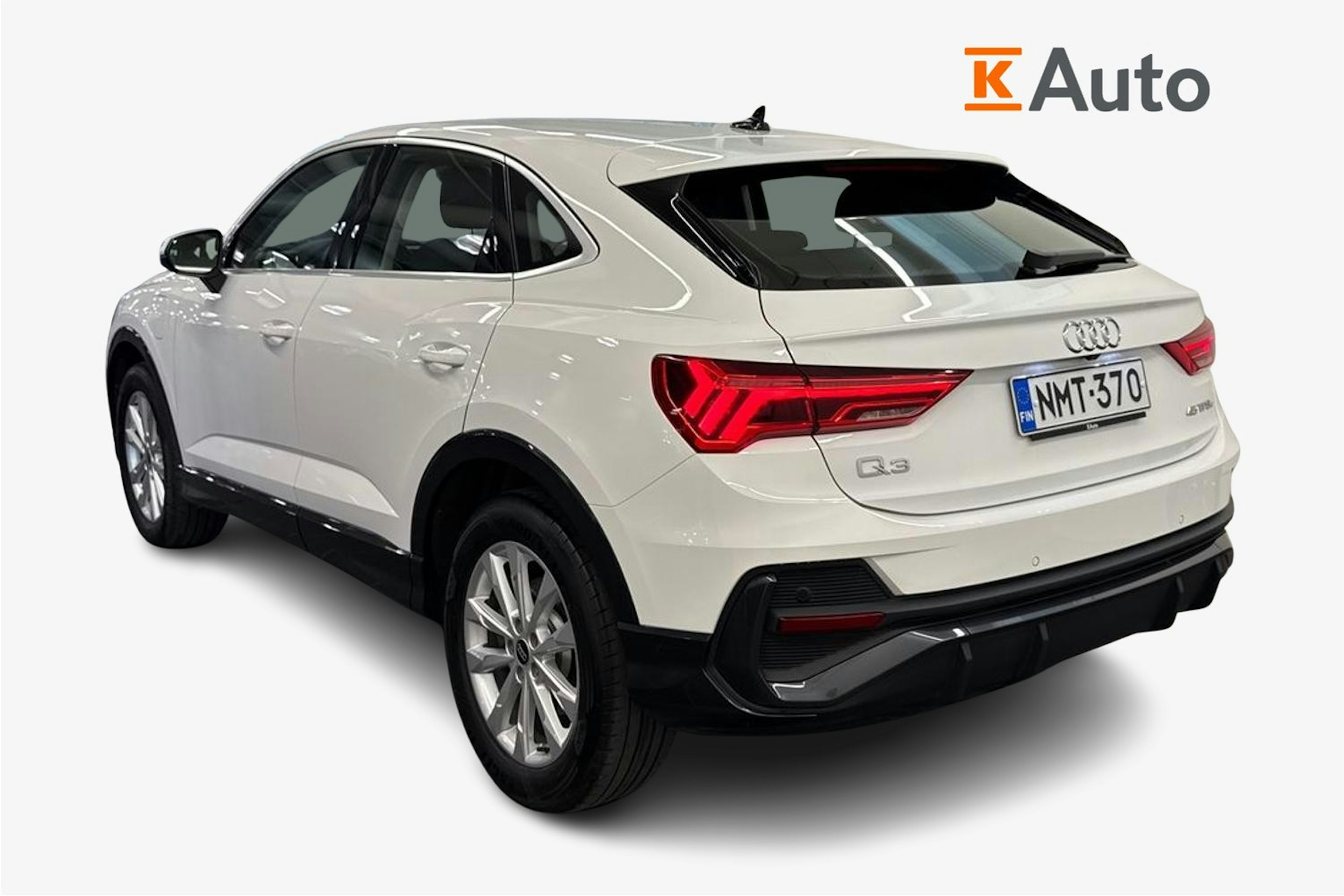 valkoinen Audi Q3 2023 kuva 2.