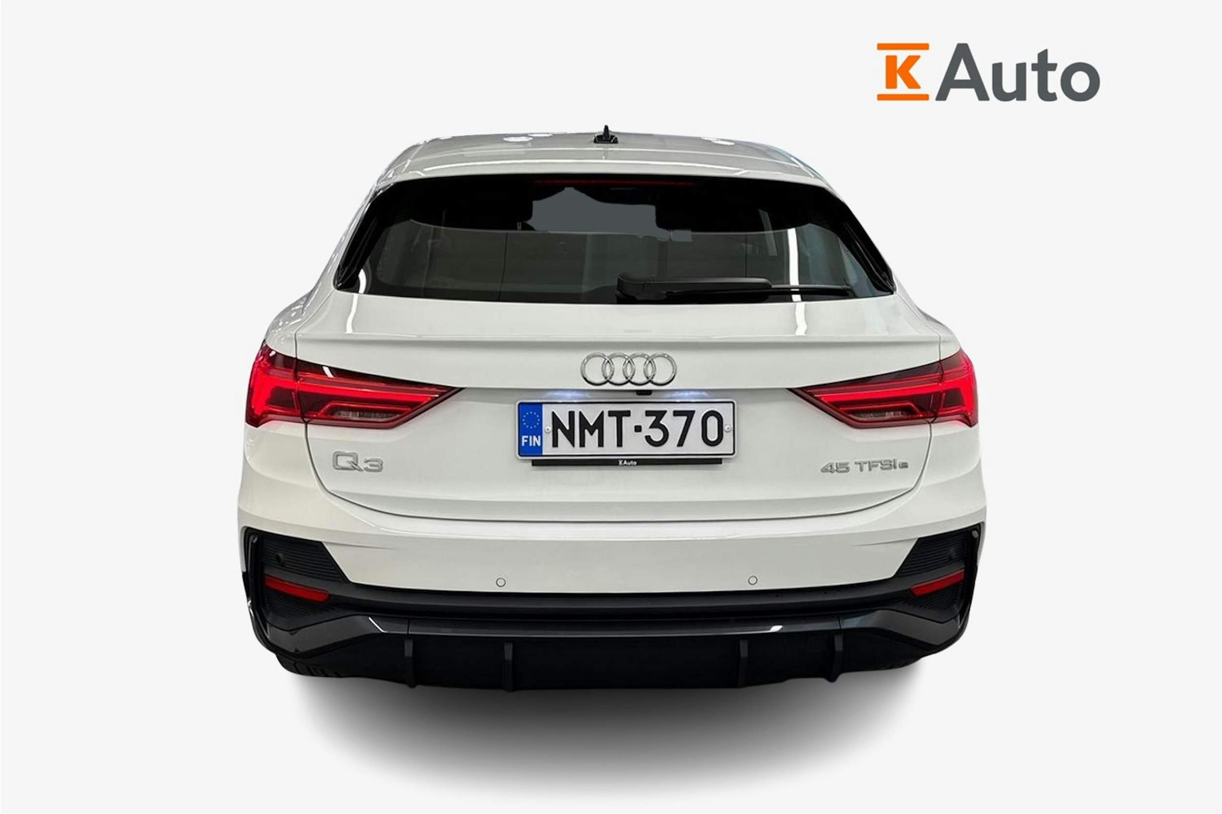 valkoinen Audi Q3 2023 kuva 3.