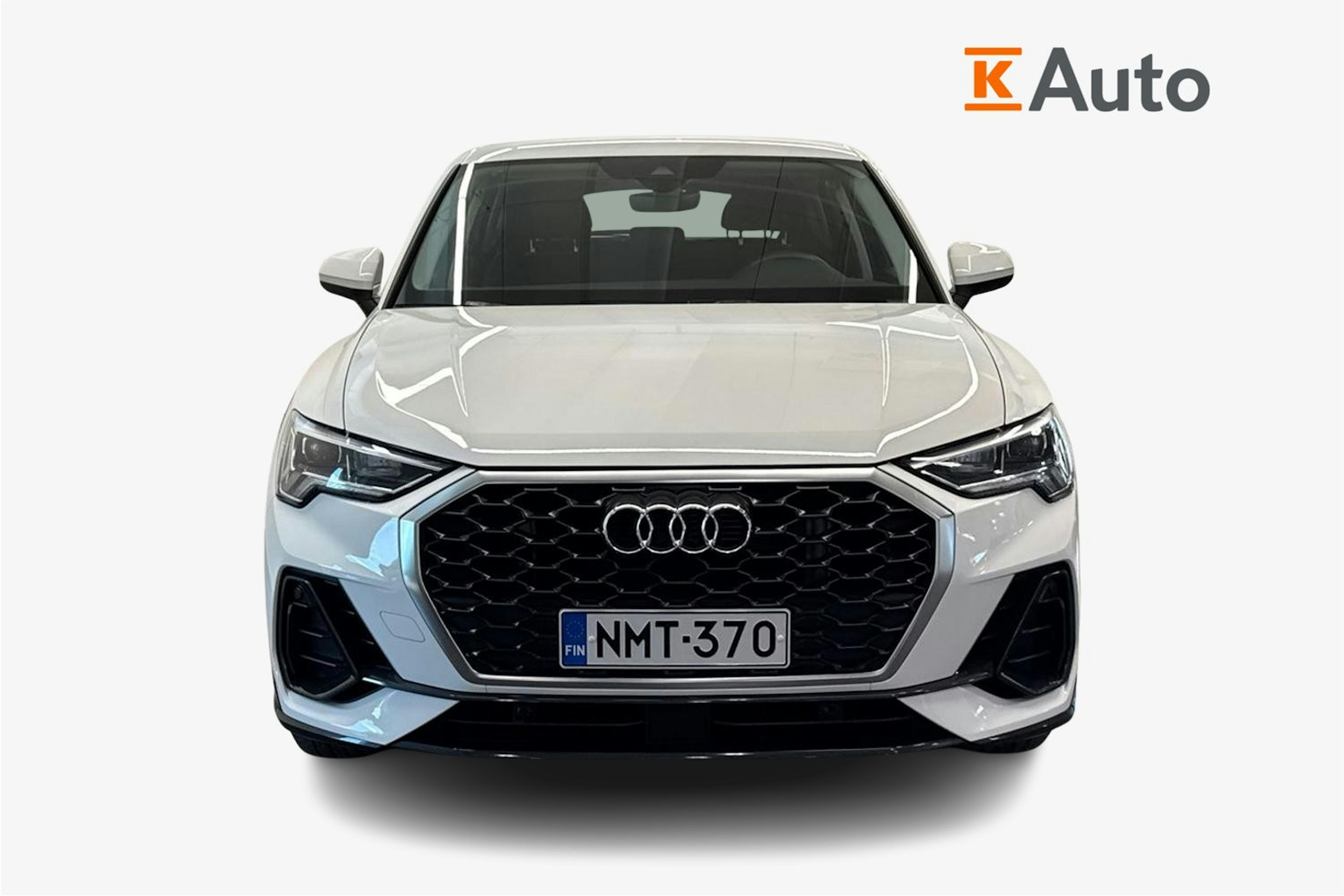 valkoinen Audi Q3 2023 kuva 5.