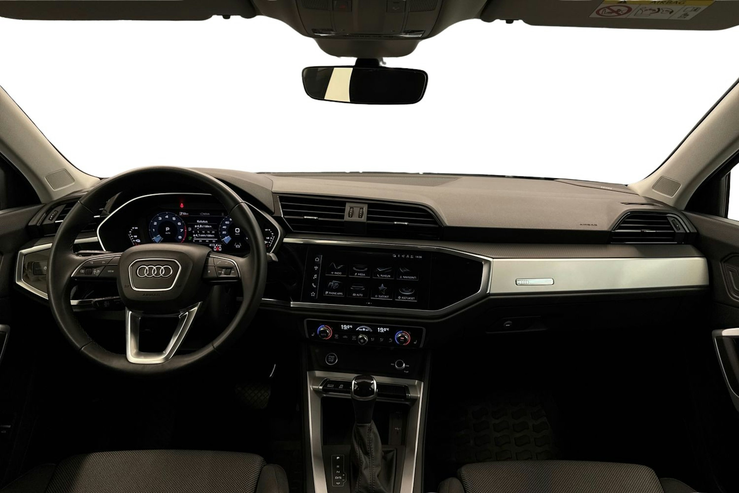 valkoinen Audi Q3 2023 kuva 9.