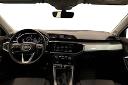 valkoinen Audi Q3 2023 kuva 9.