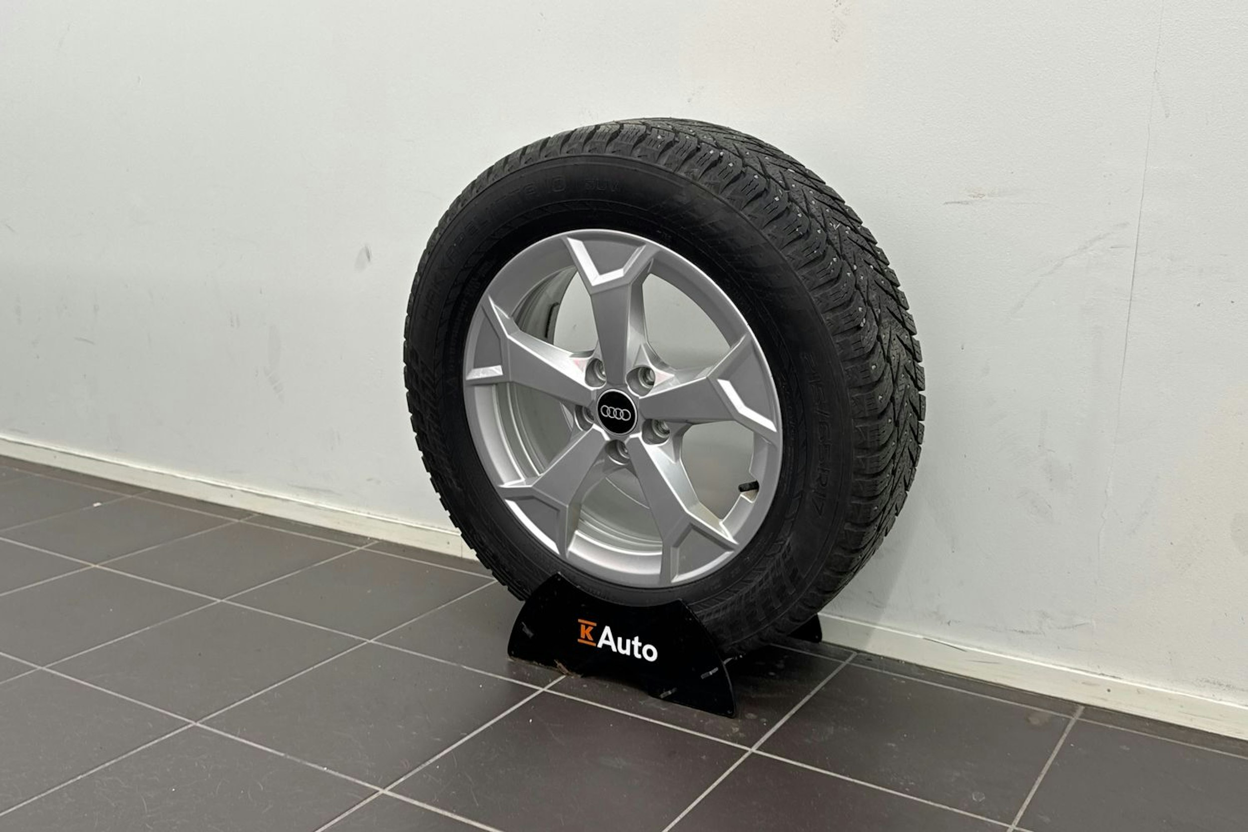 valkoinen Audi Q3 2023 kuva 13.