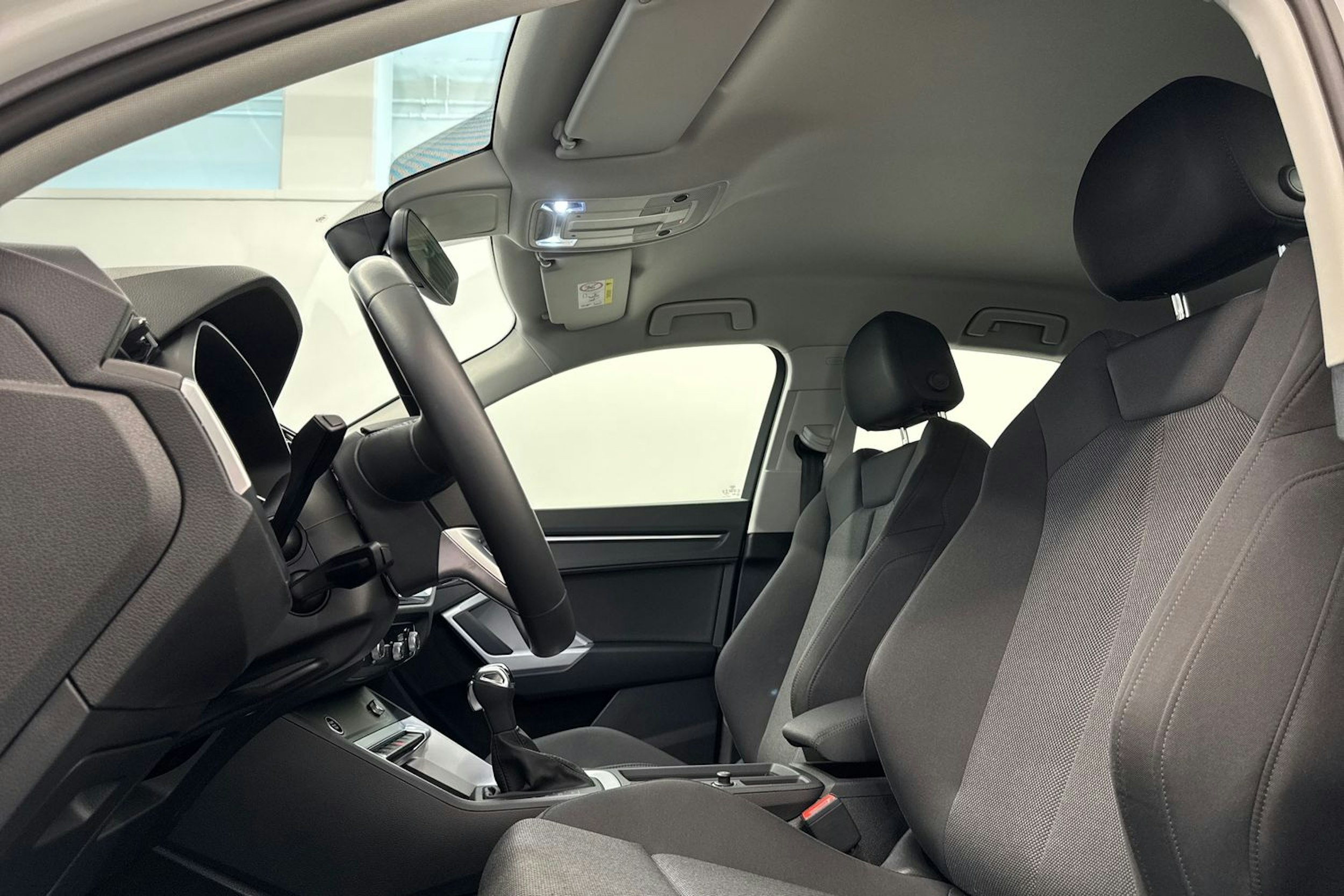 valkoinen Audi Q3 2023 kuva 15.