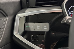 valkoinen Audi Q3 2023 kuva 21.