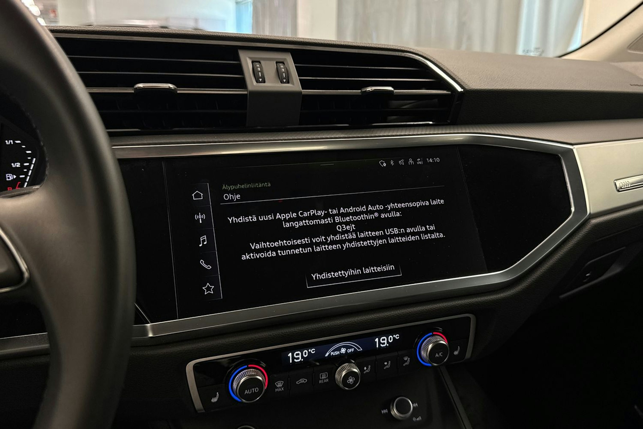 valkoinen Audi Q3 2023 kuva 27.