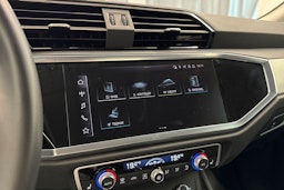 valkoinen Audi Q3 2023 kuva 30.
