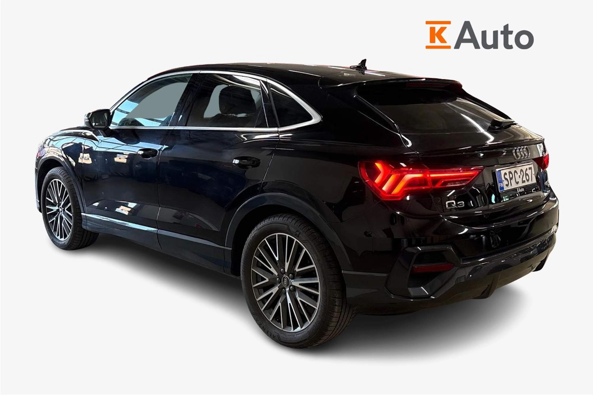 Musta Audi Q3 2023 kuva 2.