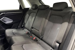 valkoinen Audi Q3 2023 kuva 10.