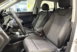 valkoinen Audi Q3 2023 kuva 14.